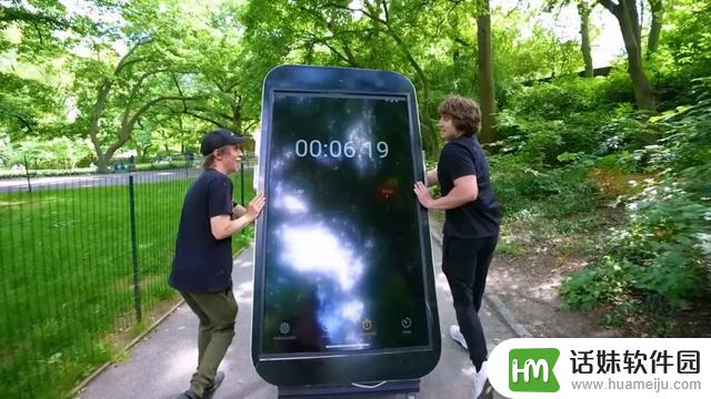【搞事】海外网友打造巨型iPhone 高度超一米八 Macmini当内核